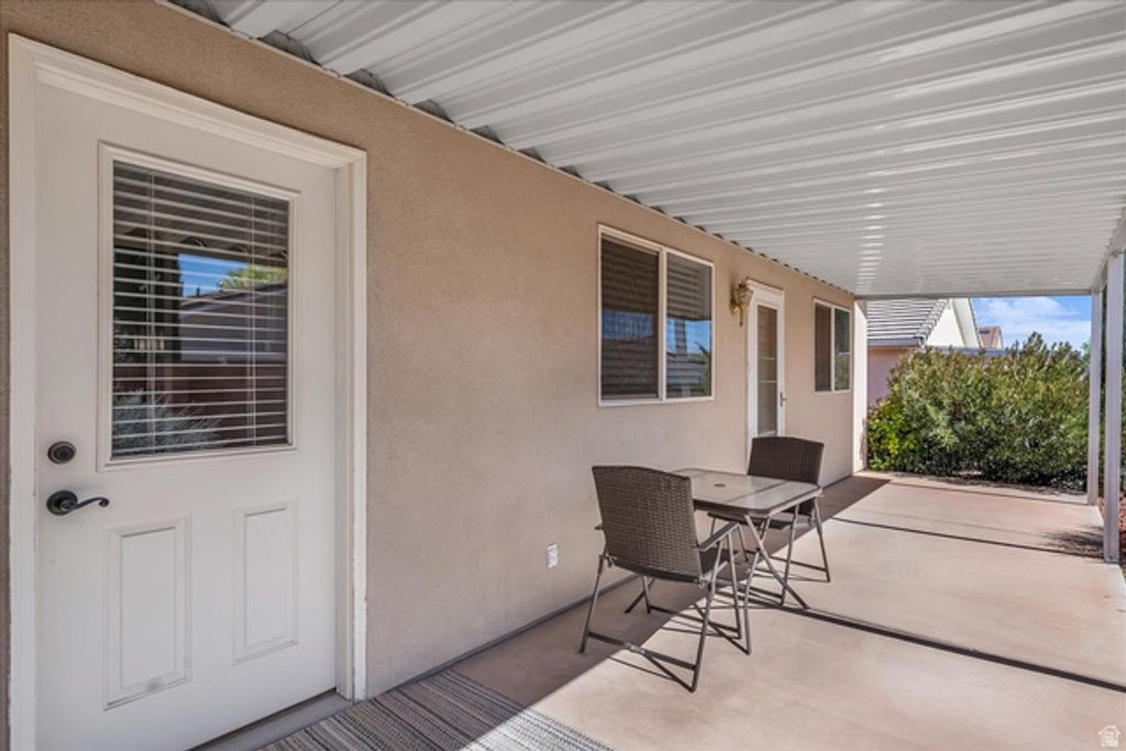 Image 2 of property listing at 1050 W RED HILLS PKWY #77, Washington, UT 84780