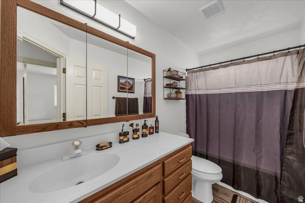 Image 13 of property listing at 1050 W RED HILLS PKWY #77, Washington, UT 84780