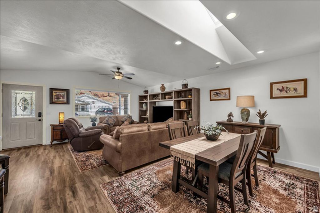 Image 6 of property listing at 1050 W RED HILLS PKWY #77, Washington, UT 84780