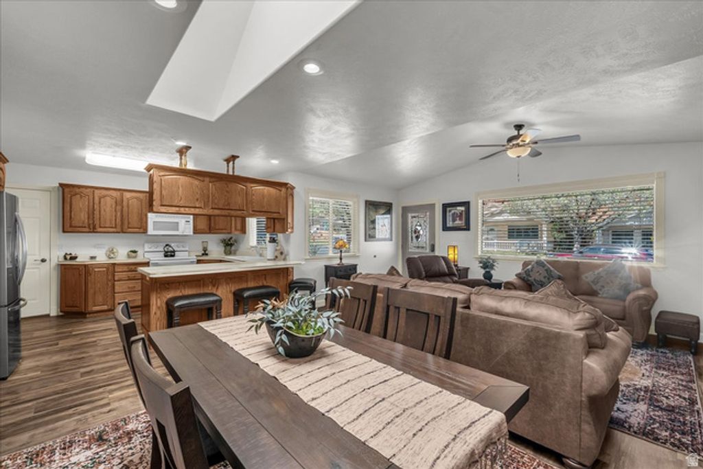 Image 7 of property listing at 1050 W RED HILLS PKWY #77, Washington, UT 84780