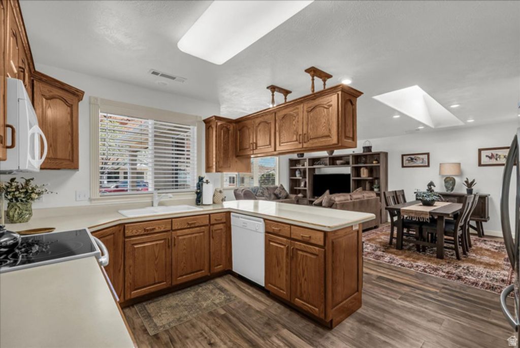 Image 8 of property listing at 1050 W RED HILLS PKWY #77, Washington, UT 84780