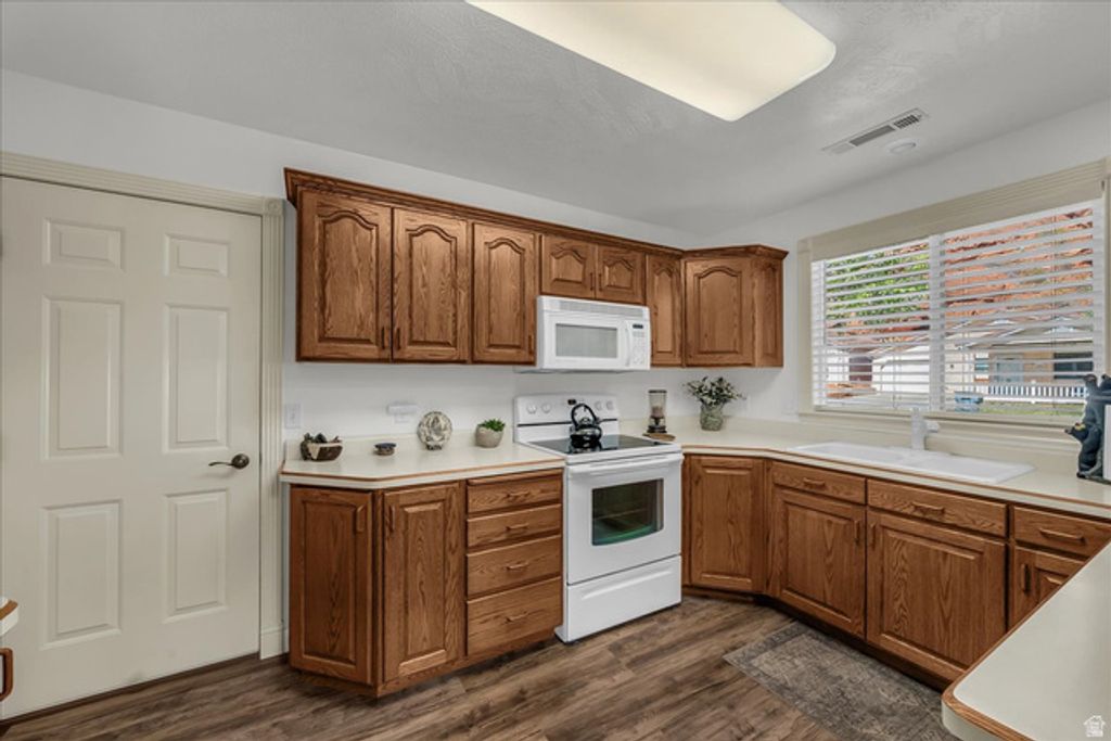 Image 9 of property listing at 1050 W RED HILLS PKWY #77, Washington, UT 84780