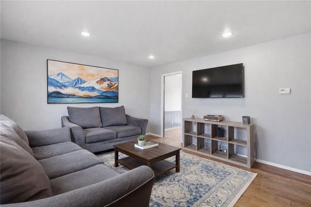 3527 S Adams Avenue, Independence, MO 64055