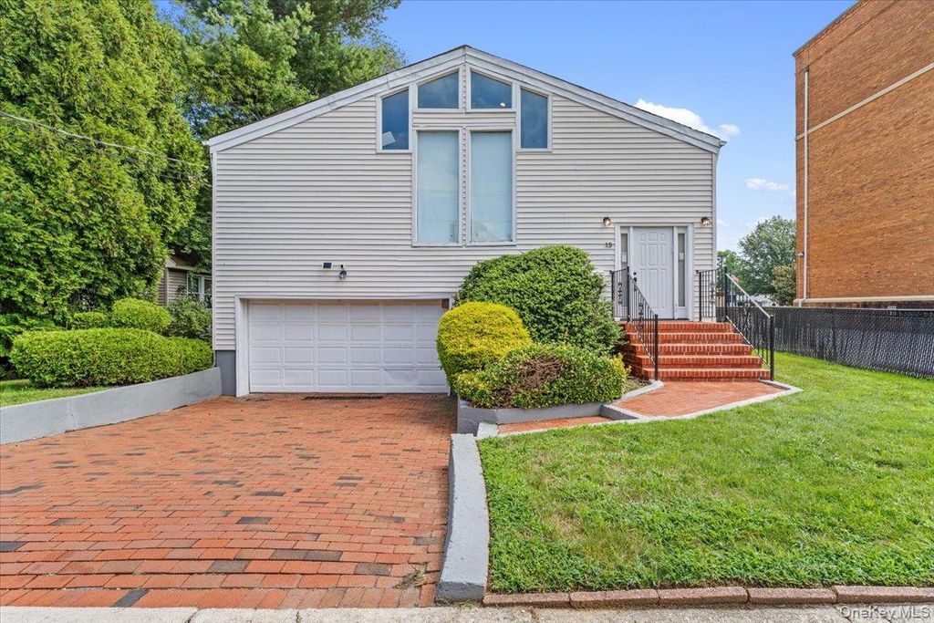 15 Church Street, Great Neck, NY 11023 — exterior