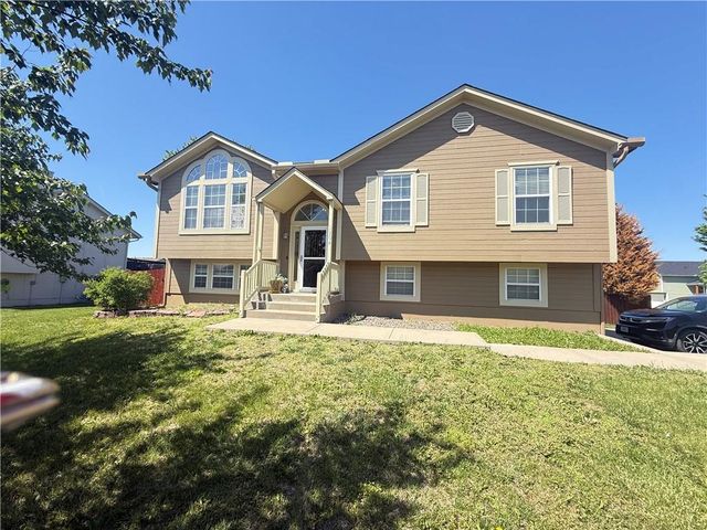 1204 Dogwood Drive, Greenwood, MO 64034