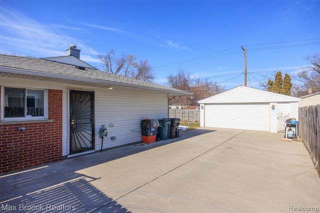 12740 Albany Street, Oak Park, MI 48237