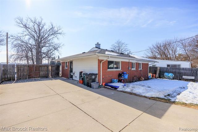 12740 Albany Street, Oak Park, MI 48237