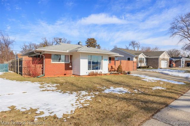 12740 Albany Street, Oak Park, MI 48237