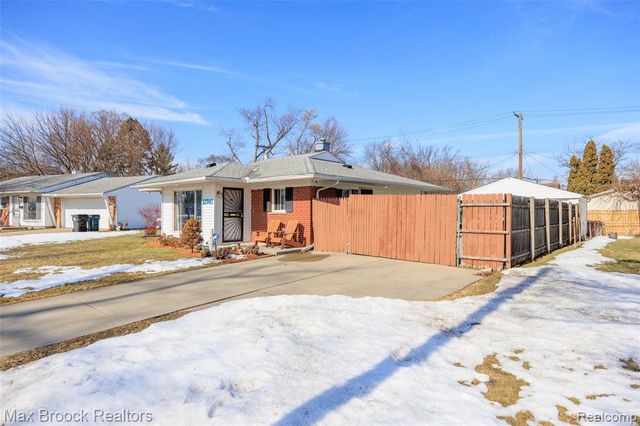 12740 Albany Street, Oak Park, MI 48237