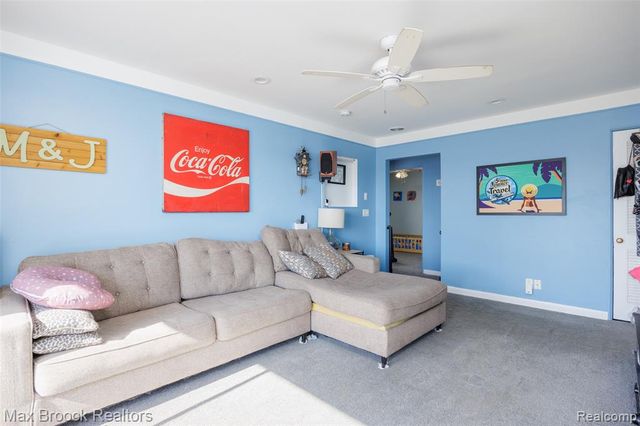 12740 Albany Street, Oak Park, MI 48237