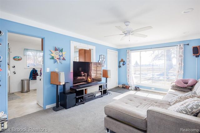 12740 Albany Street, Oak Park, MI 48237