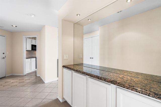 1111 Bering Drive 1005, Houston, TX 77057