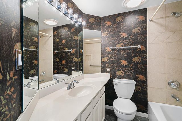 1111 Bering Drive 1005, Houston, TX 77057