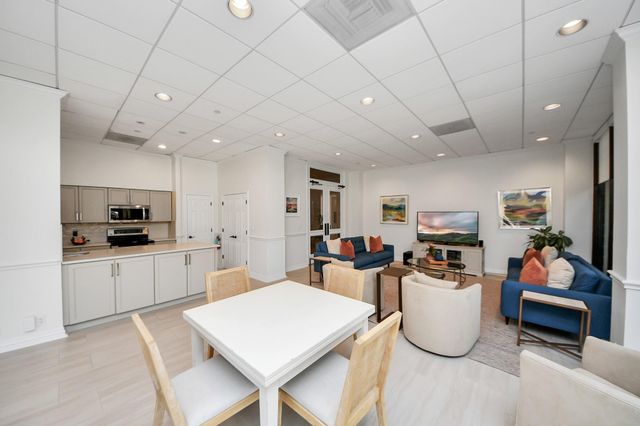 1111 Bering Drive 1005, Houston, TX 77057