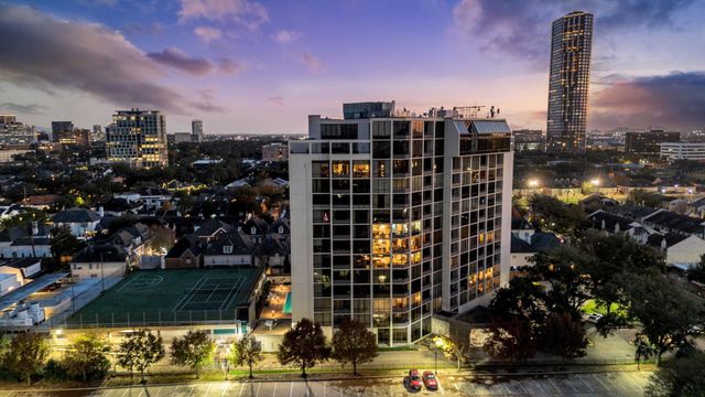 1111 Bering Drive 1005, Houston, TX 77057