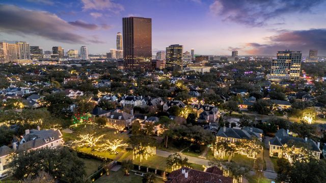 1111 Bering Drive 1005, Houston, TX 77057