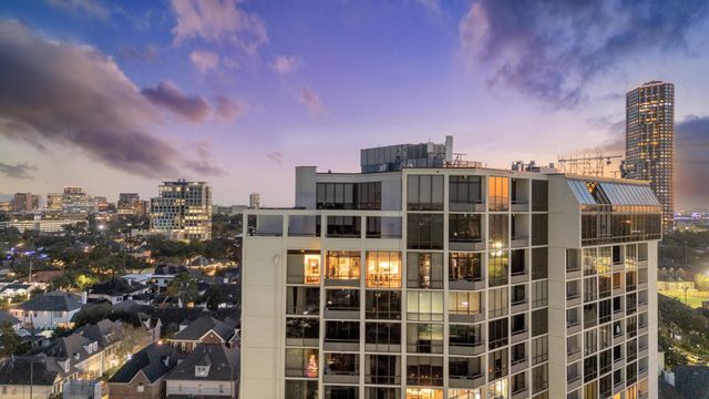 1111 Bering Drive 1005, Houston, TX 77057