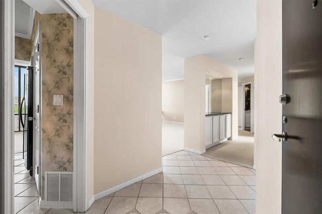 1111 Bering Drive 1005, Houston, TX 77057