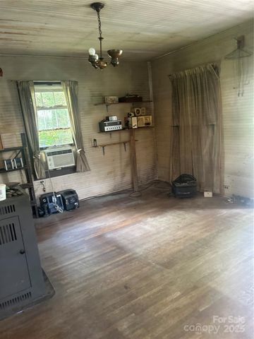 566 Ridge Road, Marion, NC 28752