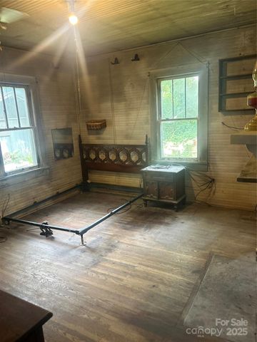 566 Ridge Road, Marion, NC 28752