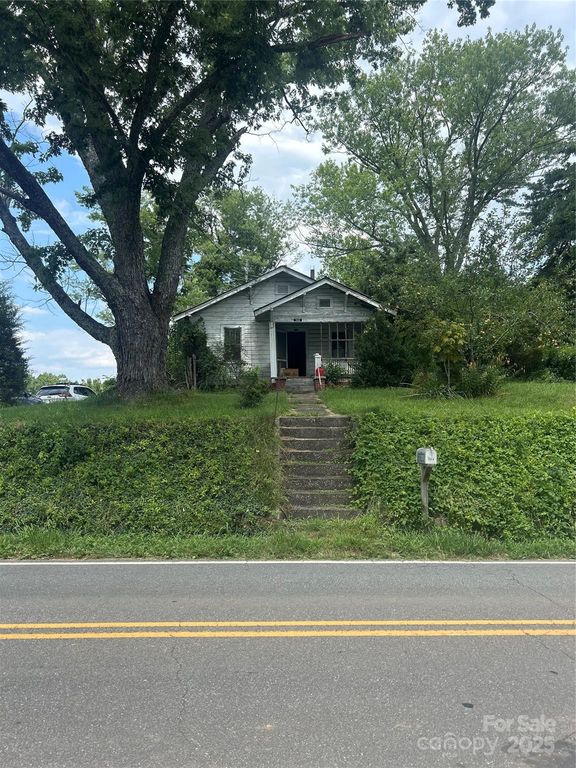 566 Ridge Road, Marion, NC 28752