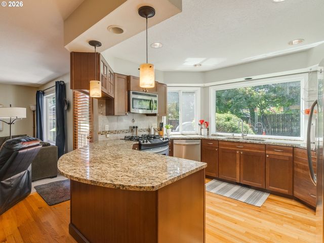 16843 Nw YORKTOWN Dr, Beaverton, OR 97006