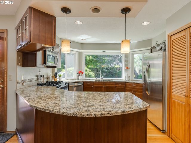 16843 Nw YORKTOWN Dr, Beaverton, OR 97006