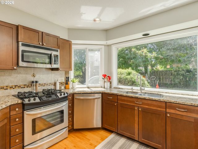 16843 Nw YORKTOWN Dr, Beaverton, OR 97006