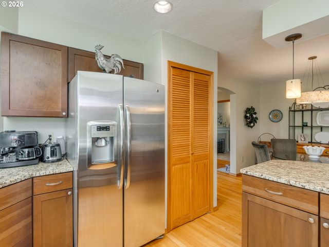 16843 Nw YORKTOWN Dr, Beaverton, OR 97006