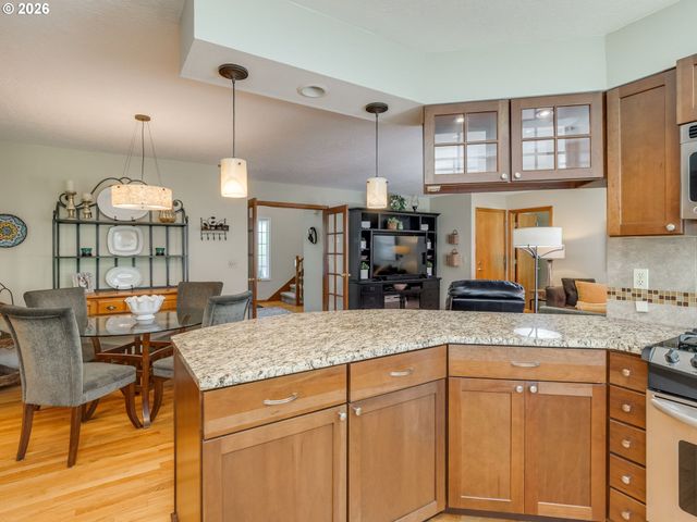 16843 Nw YORKTOWN Dr, Beaverton, OR 97006