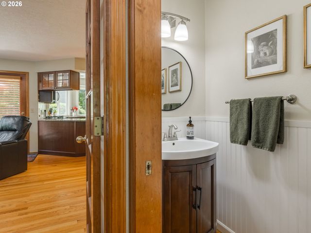 16843 Nw YORKTOWN Dr, Beaverton, OR 97006