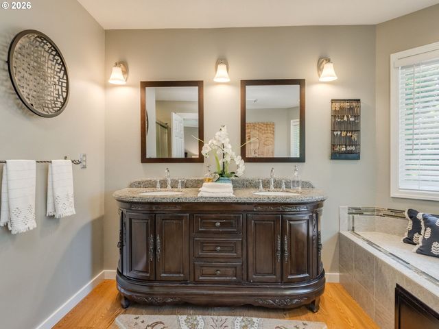 16843 Nw YORKTOWN Dr, Beaverton, OR 97006