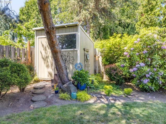 16843 Nw YORKTOWN Dr, Beaverton, OR 97006