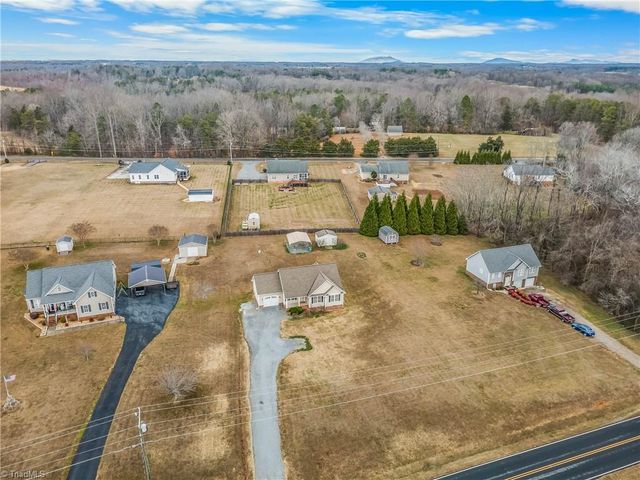 2829 Old US Highway 421 W, Yadkinville, NC 27055