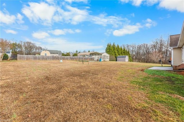 2829 Old US Highway 421 W, Yadkinville, NC 27055