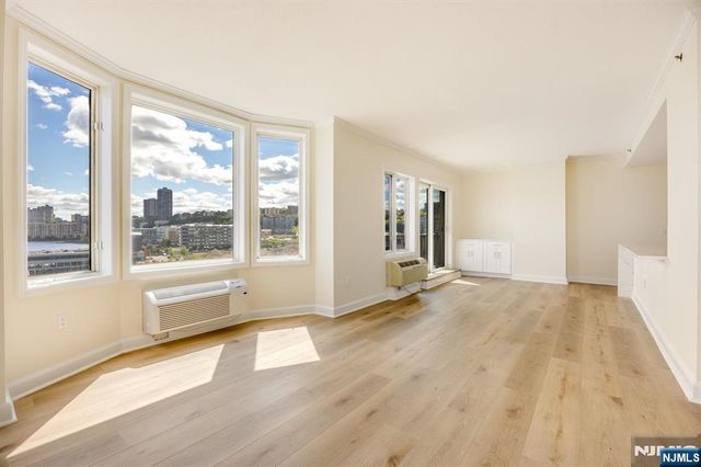 6315 City Place, Edgewater, NJ 07020