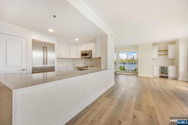 6315 City Place, Edgewater, NJ 07020