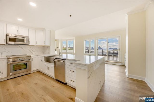6315 City Place, Edgewater, NJ 07020