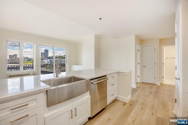 6315 City Place, Edgewater, NJ 07020