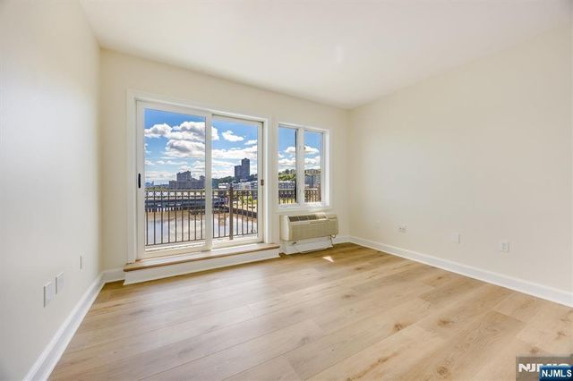 6315 City Place, Edgewater, NJ 07020