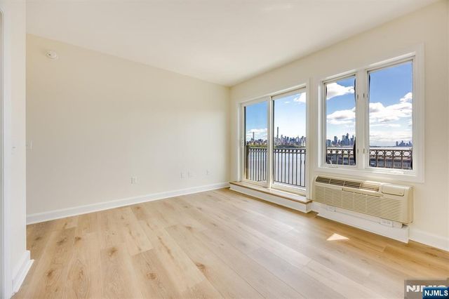 6315 City Place, Edgewater, NJ 07020