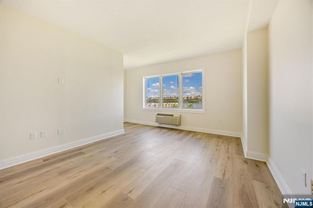 6315 City Place, Edgewater, NJ 07020