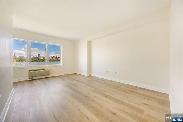 6315 City Place, Edgewater, NJ 07020