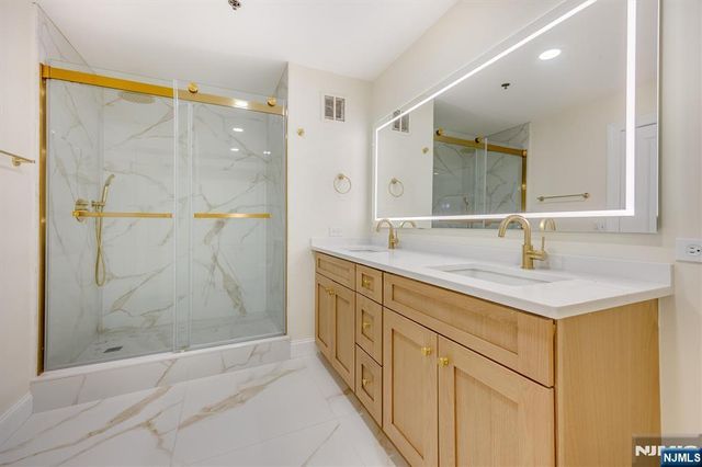 6315 City Place, Edgewater, NJ 07020