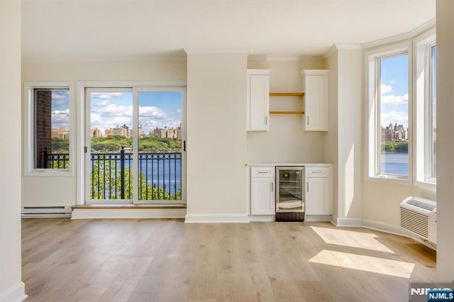 6315 City Place, Edgewater, NJ 07020