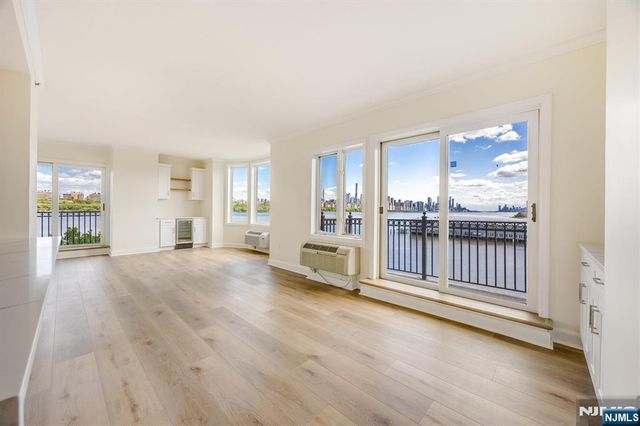 6315 City Place, Edgewater, NJ 07020