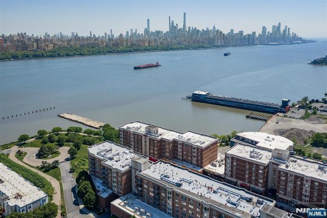 6315 City Place, Edgewater, NJ 07020