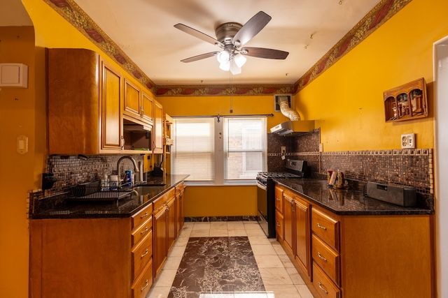 6840 29th Place, Berwyn, IL 60402