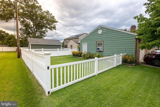 301 LINCOLN AVE, Paulsboro, NJ 08066