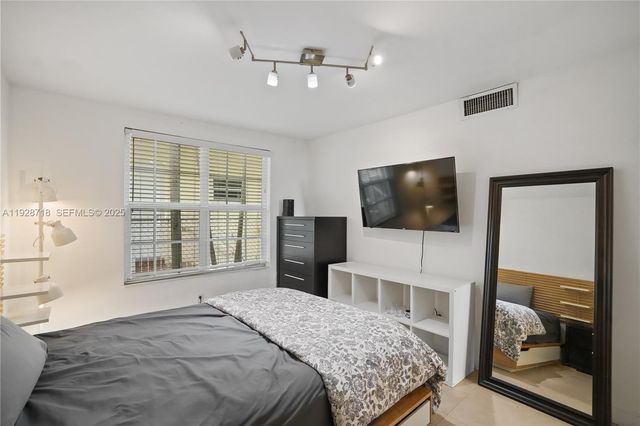 940 7th St 940B, Miami Beach, FL 33139